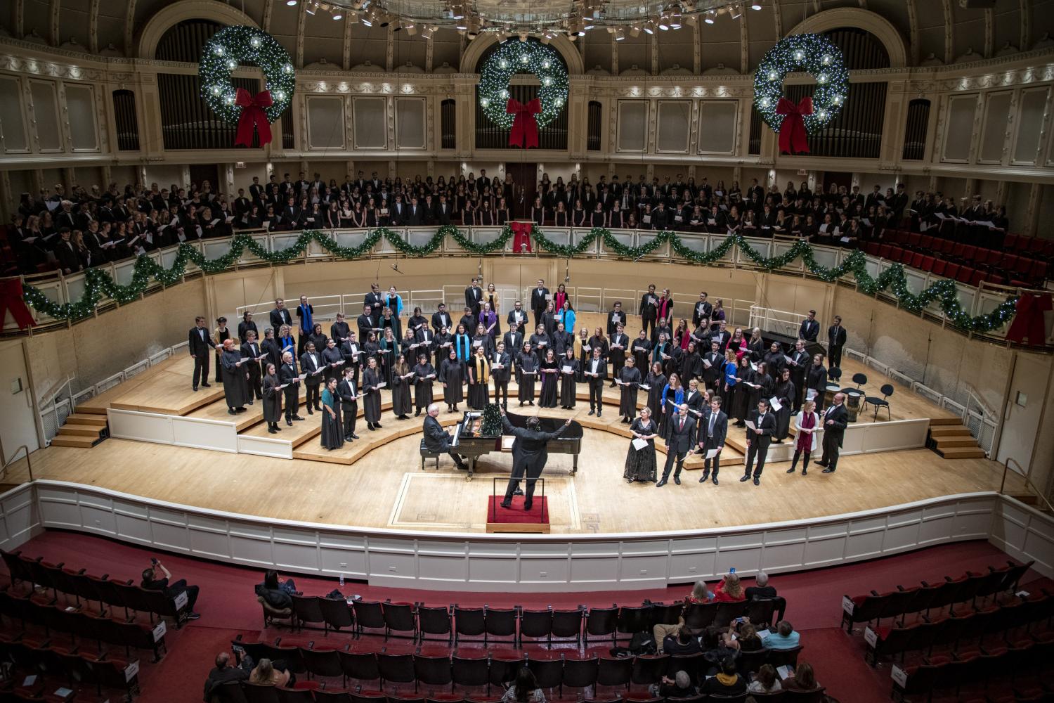 The <a href='http://c8k.lengyileng.com/'>博彩网址大全</a> Choir performs in the Chicago Symphony Hall.